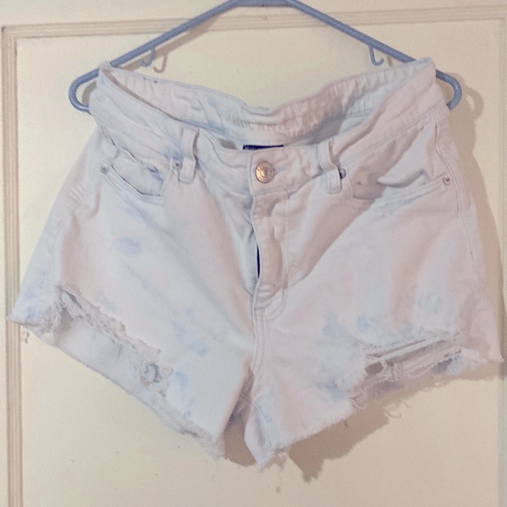 AE  stonewashed shorts frayed bottoms